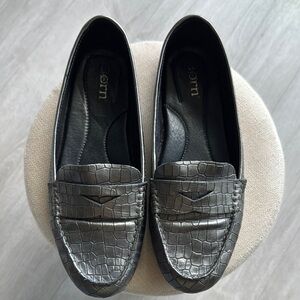 Born Women's Croc-Embossed Black Loafers